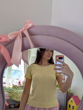 Yellow Short-Sleeve Knit Top with Lace Trim Size Small